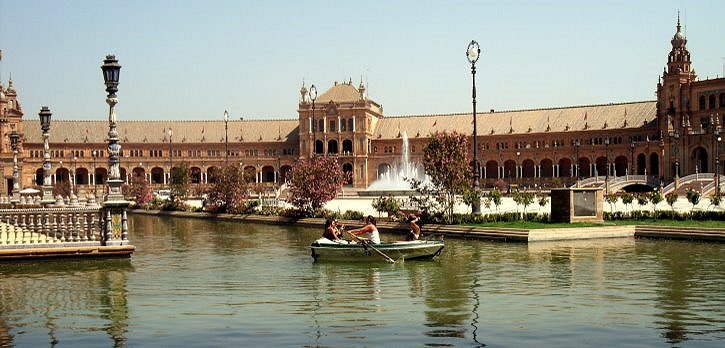 The Plaza de España is one of the most beautiful squares in Spain.